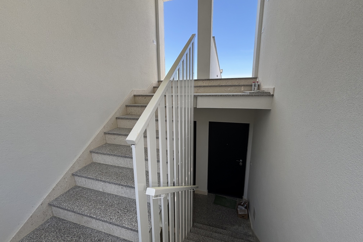 Moderno attico con vista panoramica sul mare