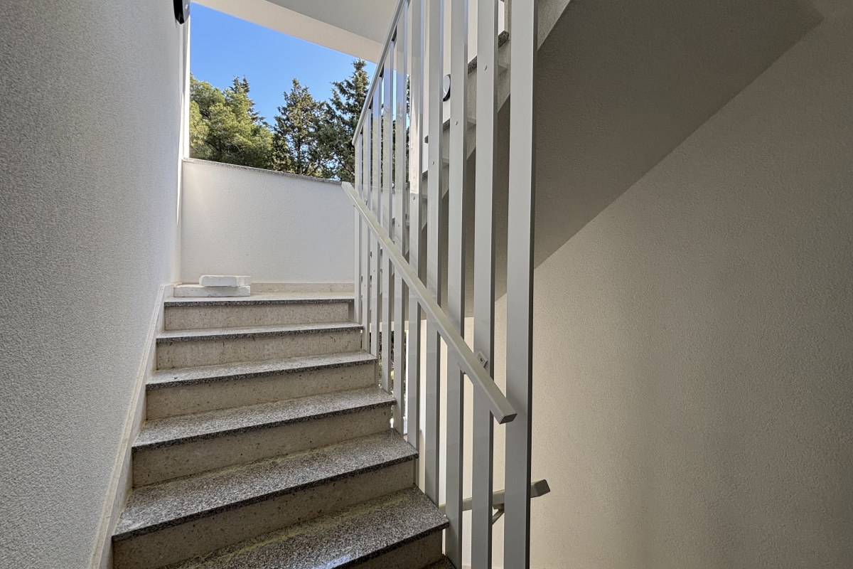 Moderno attico con vista panoramica sul mare