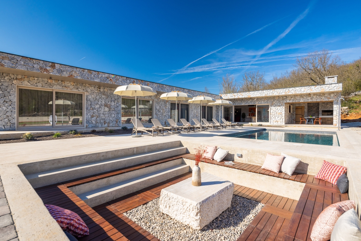 Villa di lusso con piscina e campo da tennis vicino a Spalato