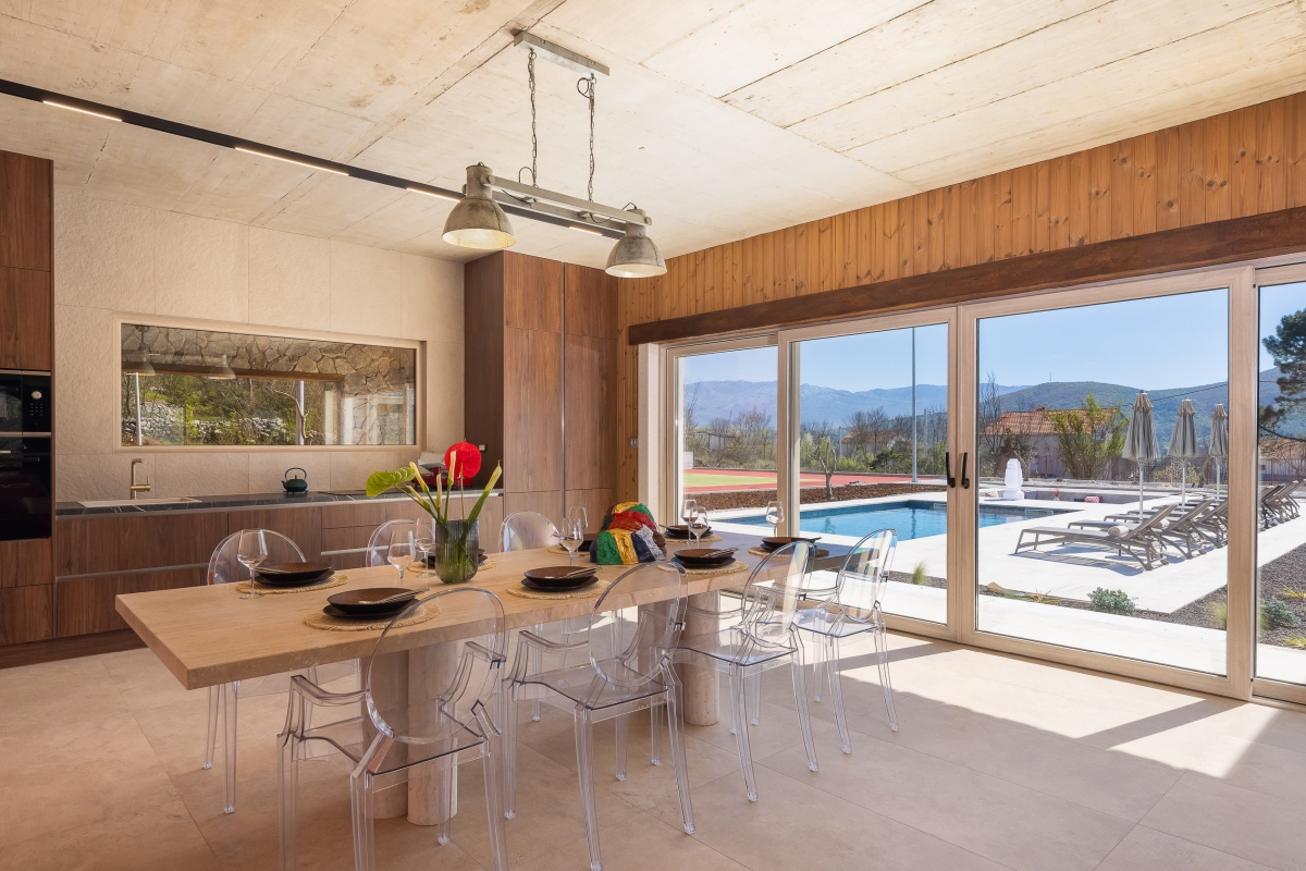 Villa di lusso con piscina e campo da tennis vicino a Spalato