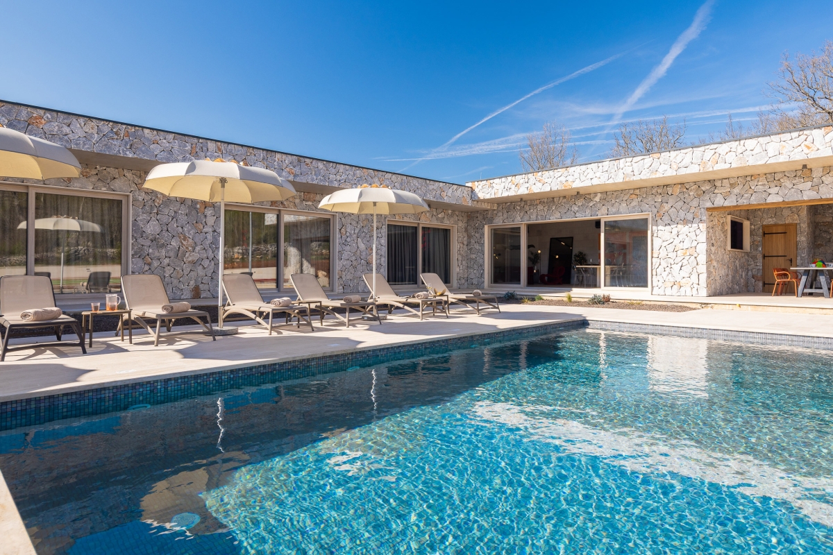 Villa di lusso con piscina e campo da tennis vicino a Spalato