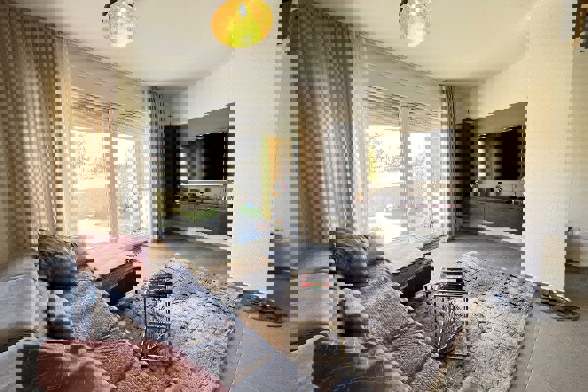 Casa moderna su tre piani