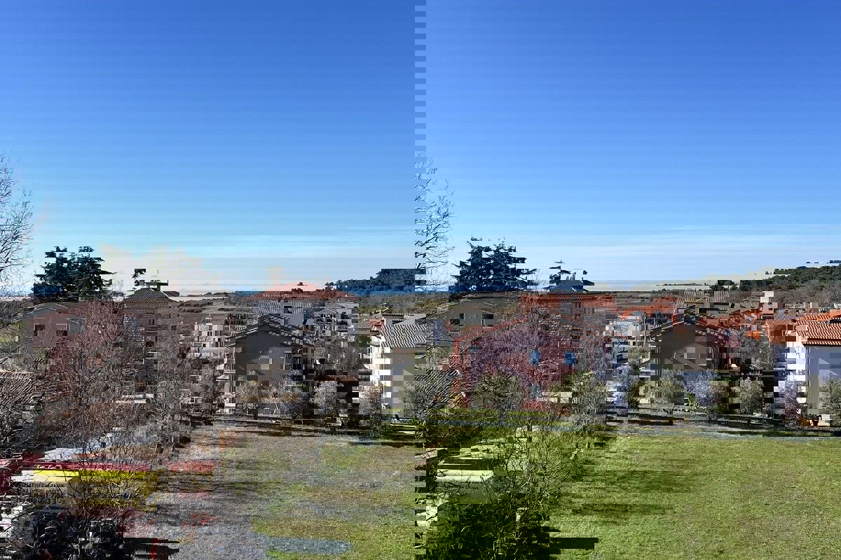 Casa moderna su tre piani