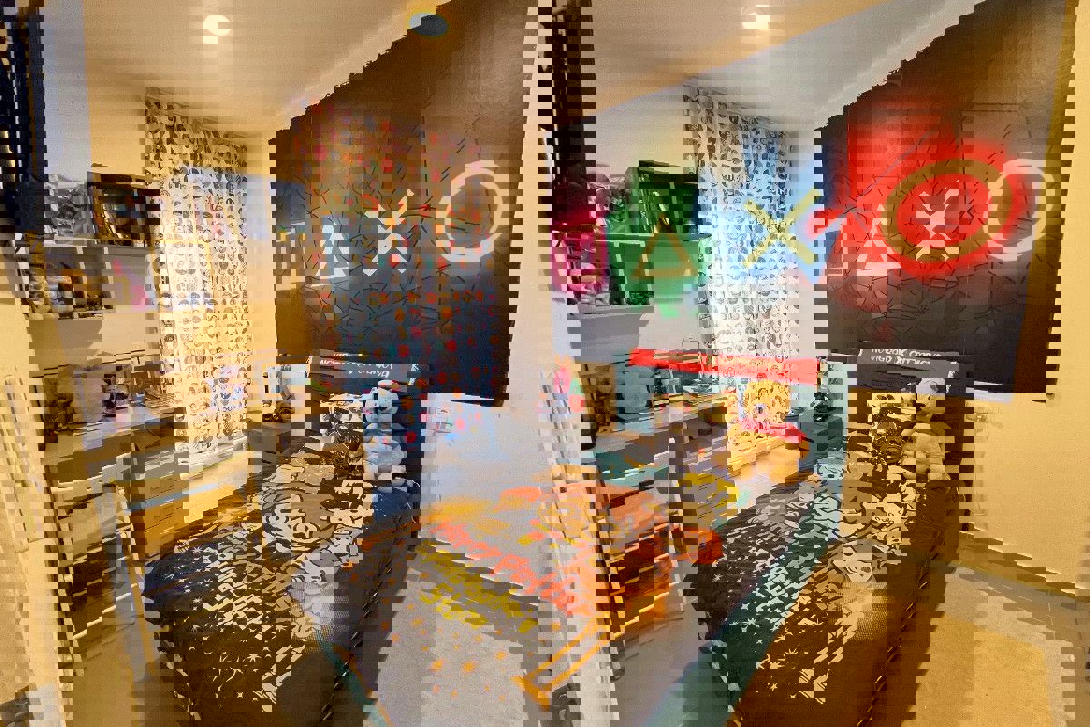 Casa moderna su tre piani