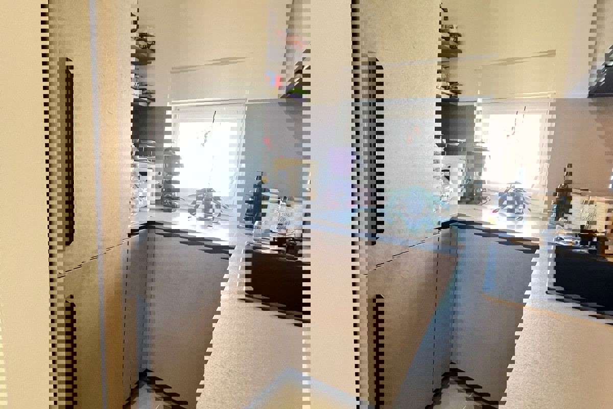 Casa moderna su tre piani