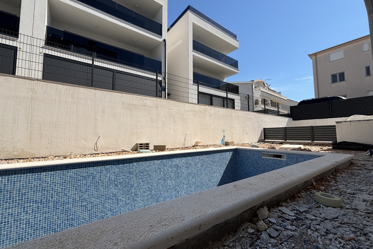 Moderno appartamento con due camere da letto e piscina privata