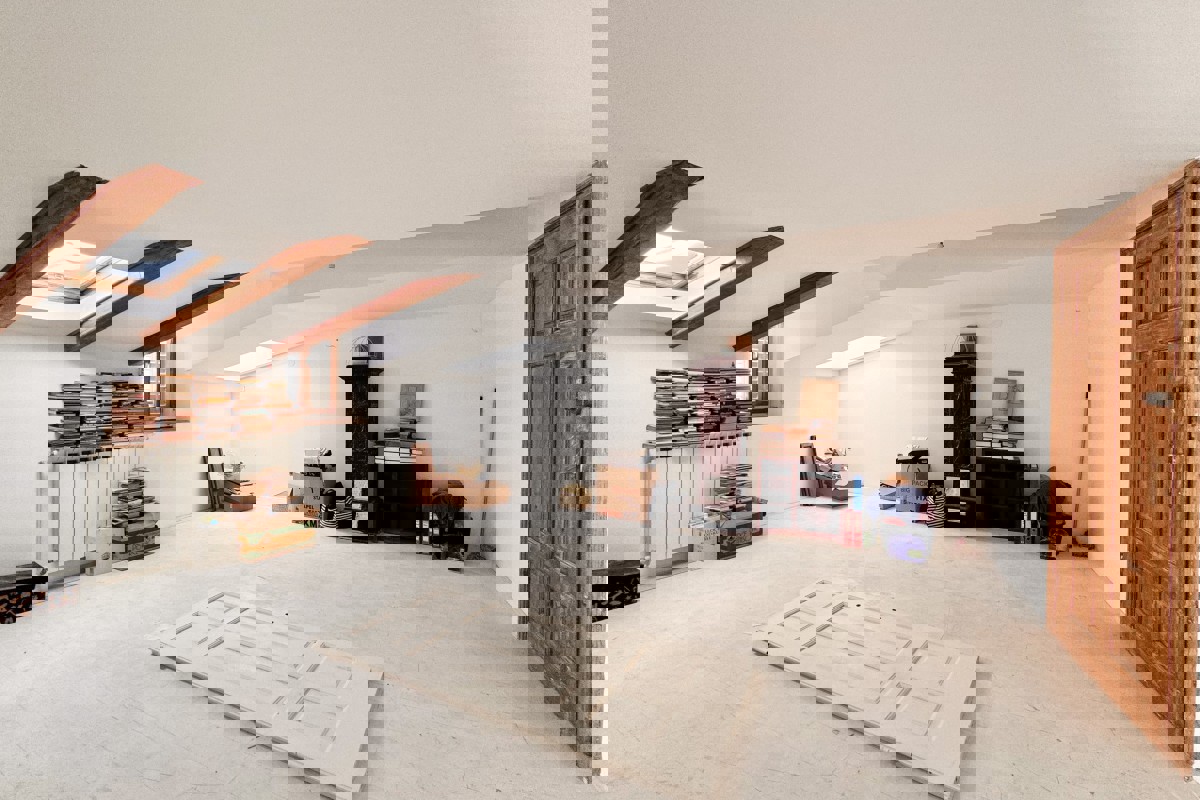 Ampio appartamento con monolocale separato vicino al Lungomare