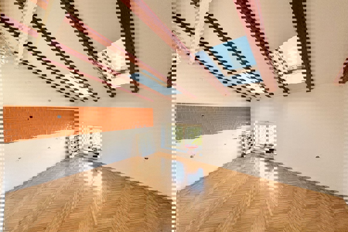 Ampio appartamento con monolocale separato vicino al Lungomare