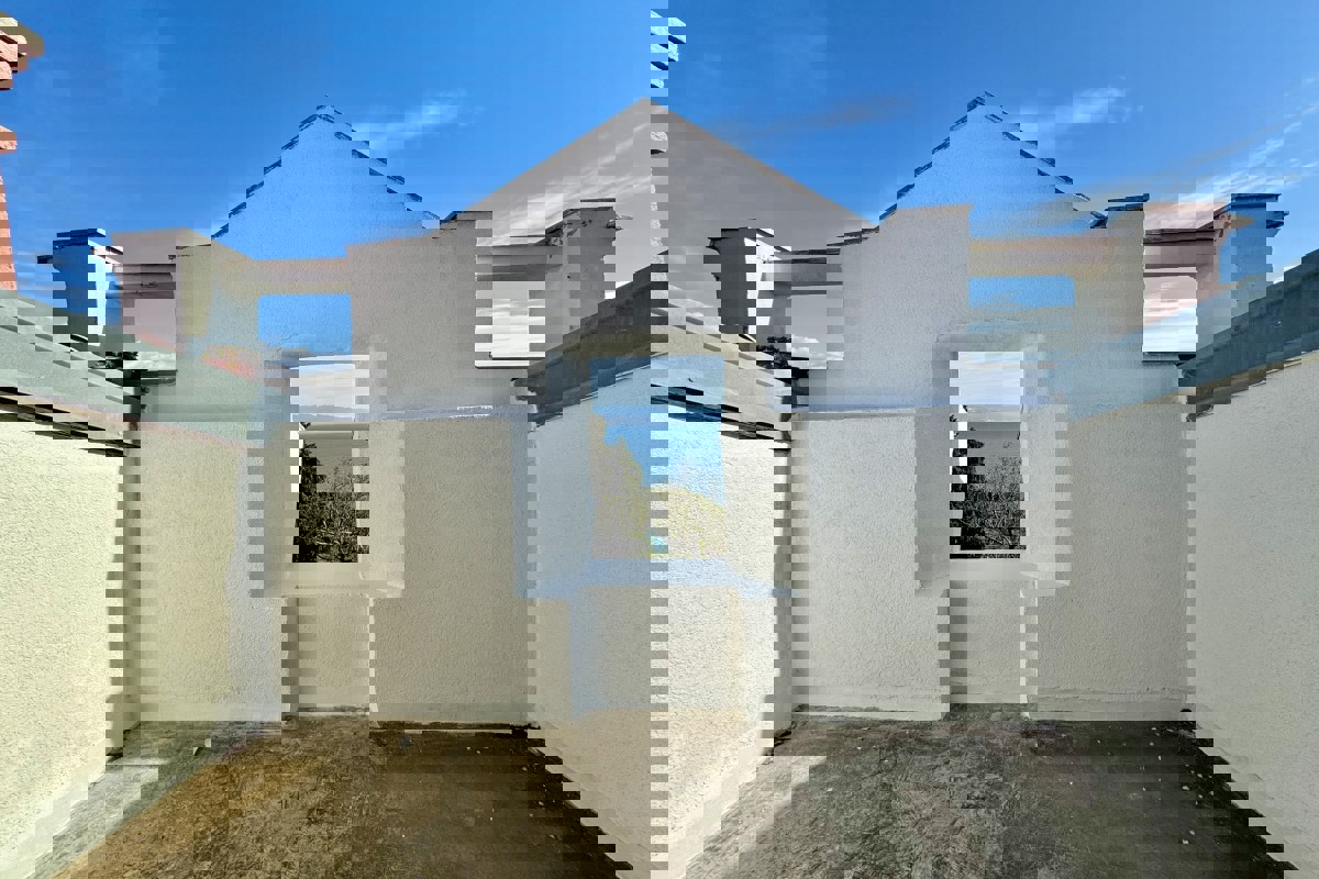 Ampio appartamento con monolocale separato vicino al Lungomare