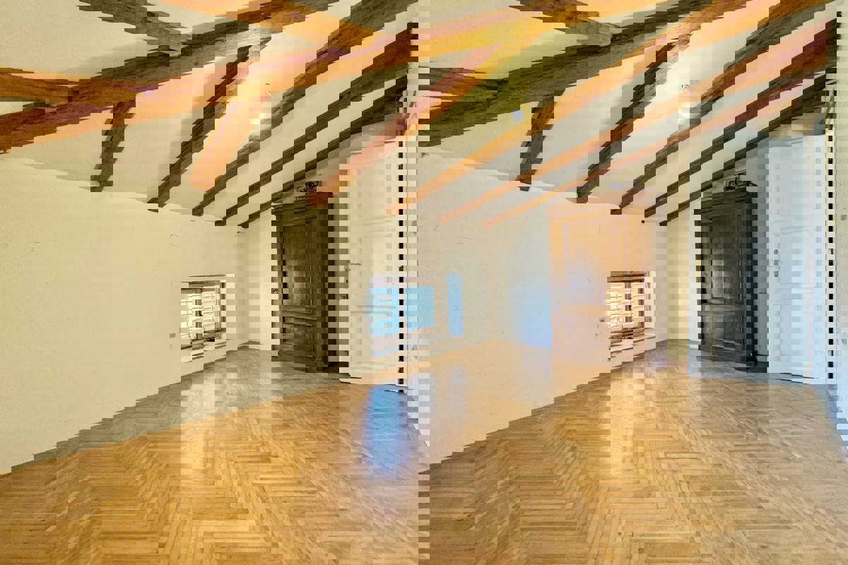 Ampio appartamento con monolocale separato vicino al Lungomare