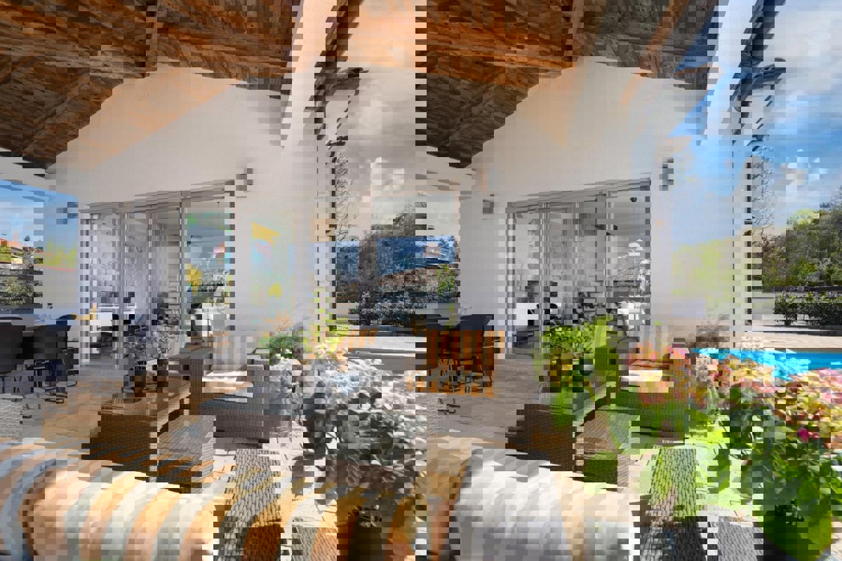 Casa moderna con piscina