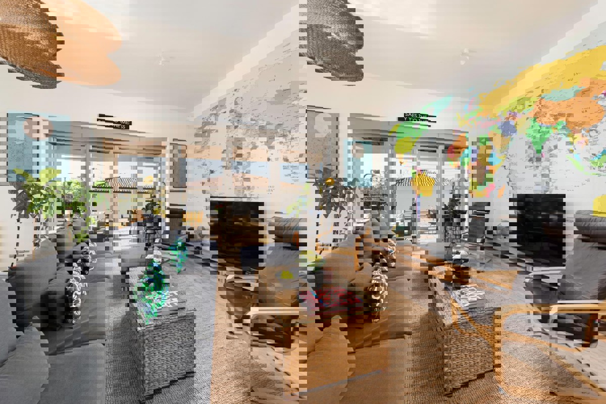 Casa moderna con piscina