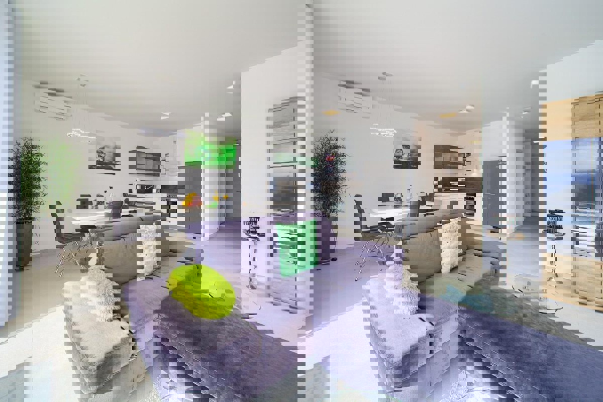 Moderno appartamento con due camere da letto e piscina