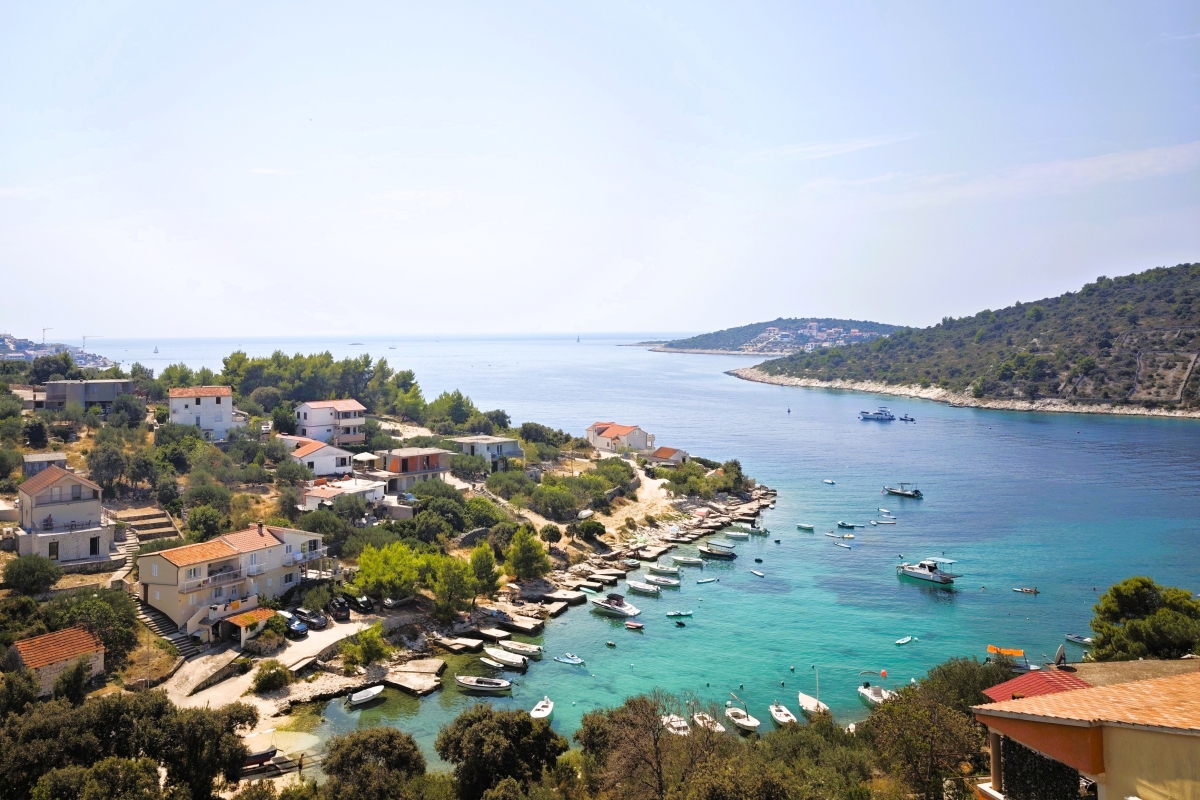 Villa con piscina e uliveto, a 70 m dal mare