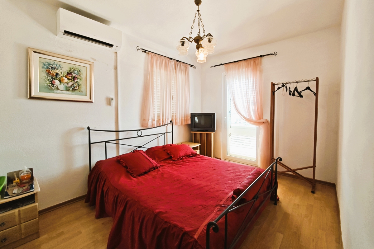 Villa con piscina e uliveto, a 70 m dal mare