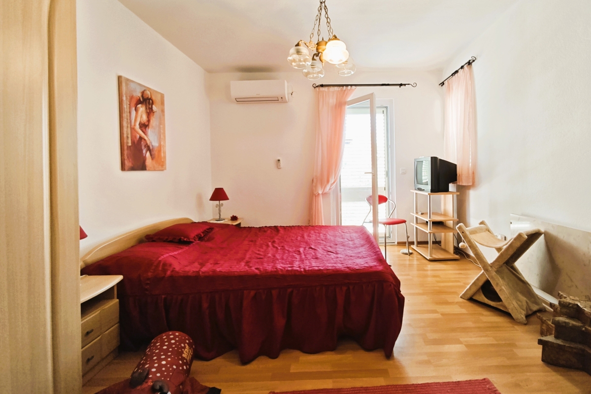 Villa con piscina e uliveto, a 70 m dal mare