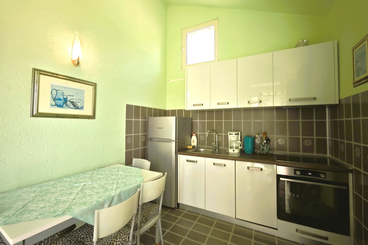 Villa con piscina e uliveto, a 70 m dal mare