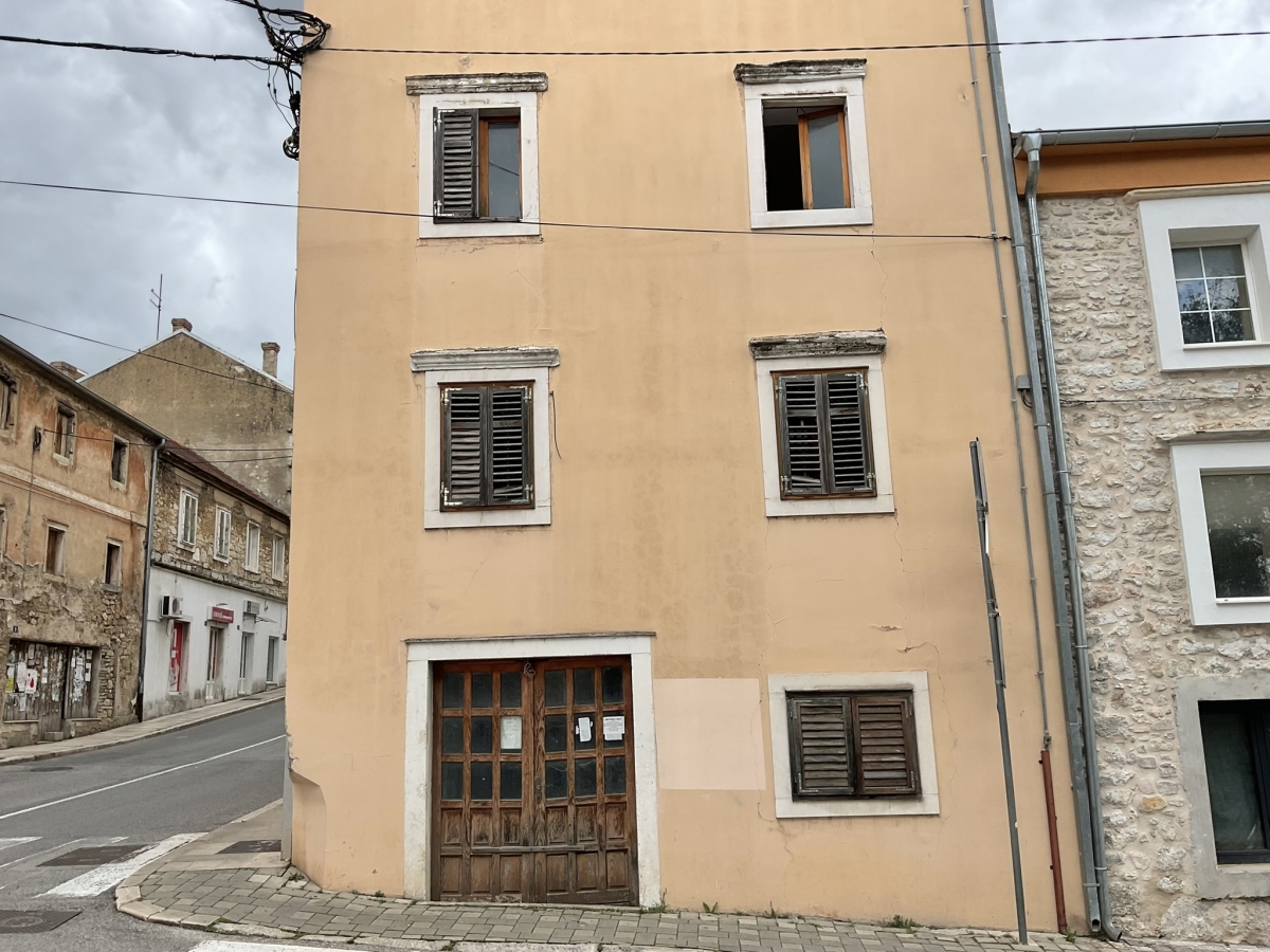 Spazio commerciale in posizione privilegiata