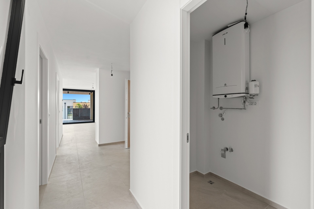 Ampio appartamento con terrazza e vista mare