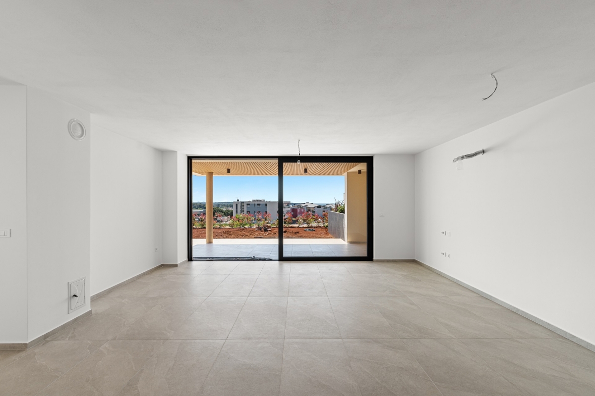 Lussuoso appartamento con ampio giardino e vista mare