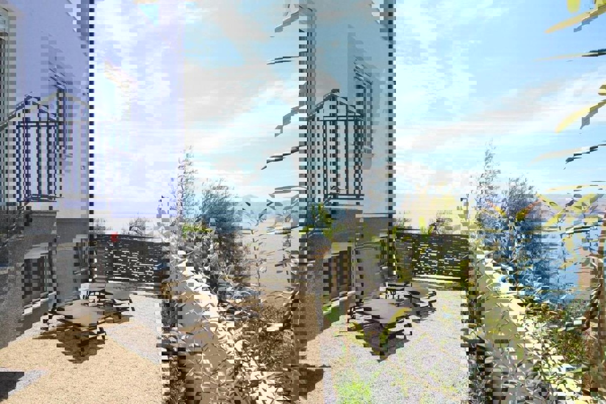 Casa moderna in riva al mare