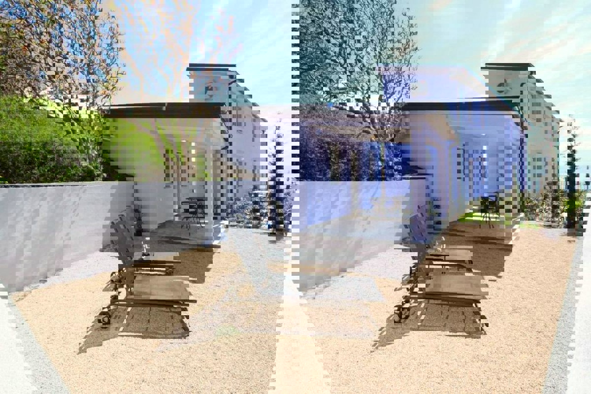 Casa moderna in riva al mare