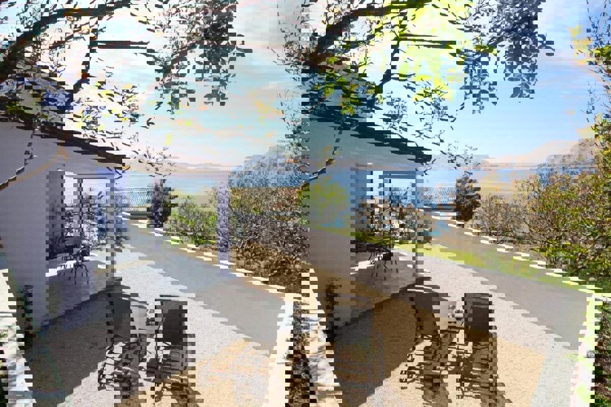 Casa moderna in riva al mare