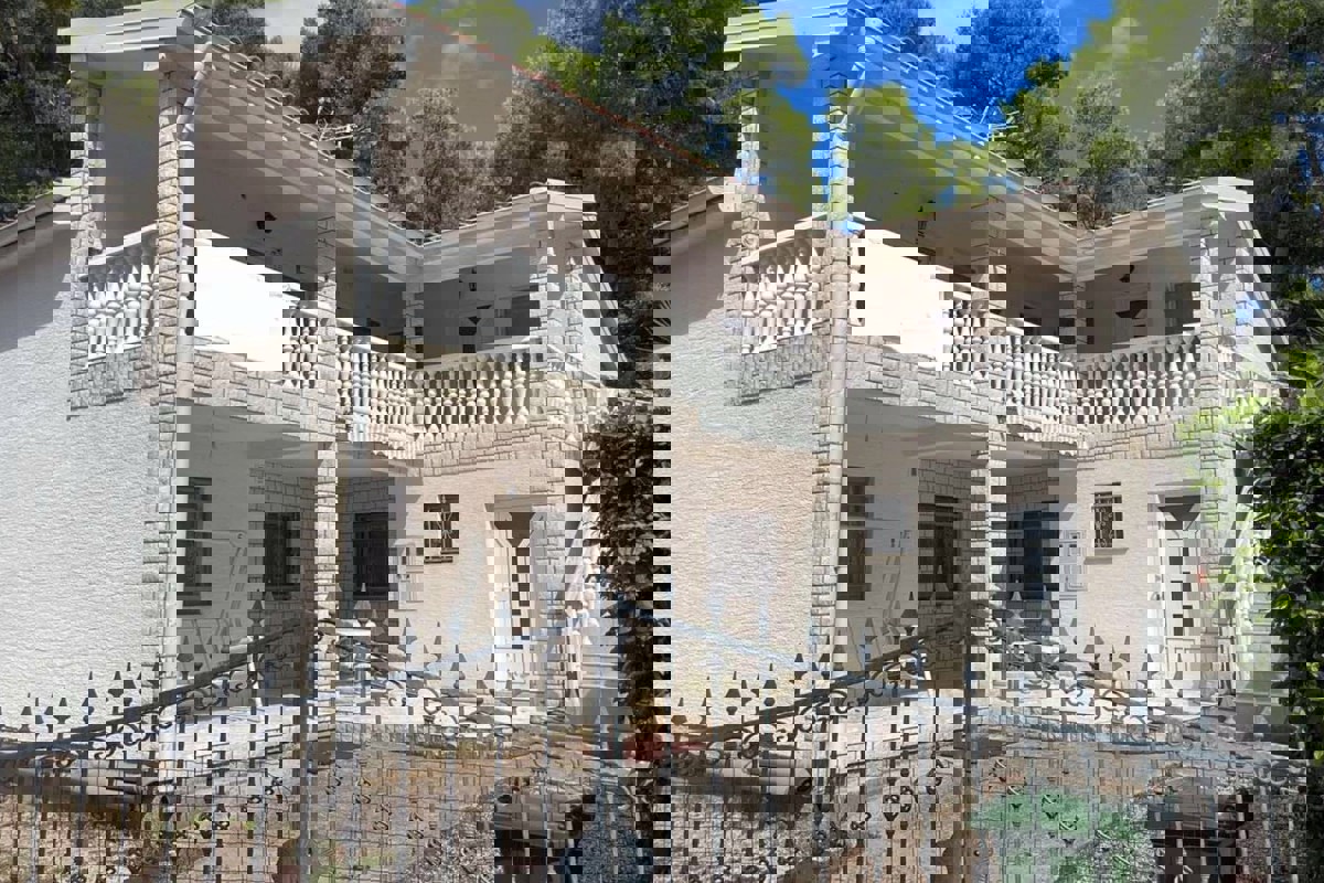 Casa plurifamiliare in zona tranquilla