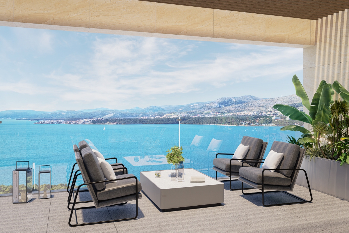 Ampio attico con due camere da letto in prima fila sul mare