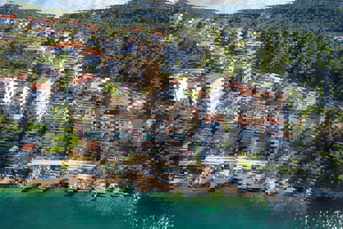 Attico in un complesso residenziale in prima fila sul mare