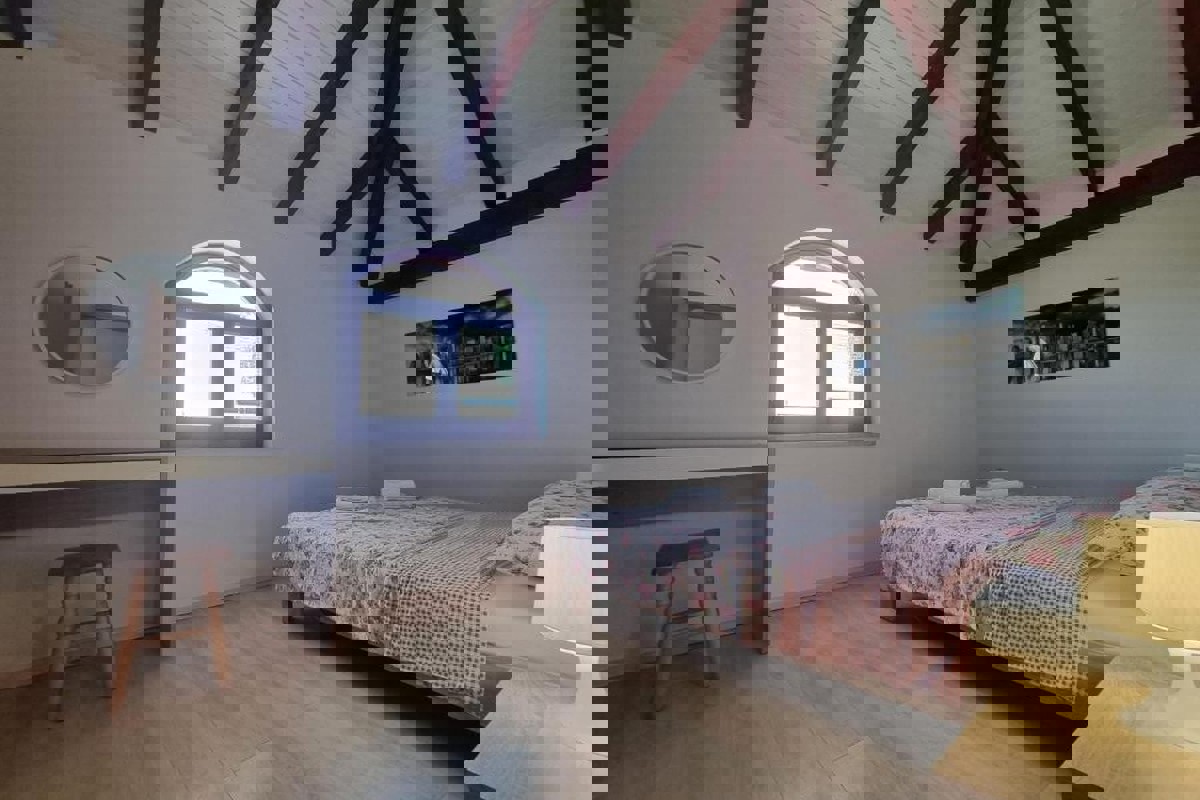 Casa con piscina e giardino