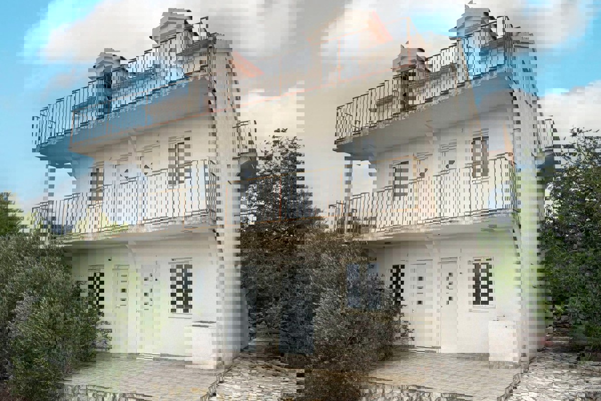 Casa da ristrutturare con vista mare