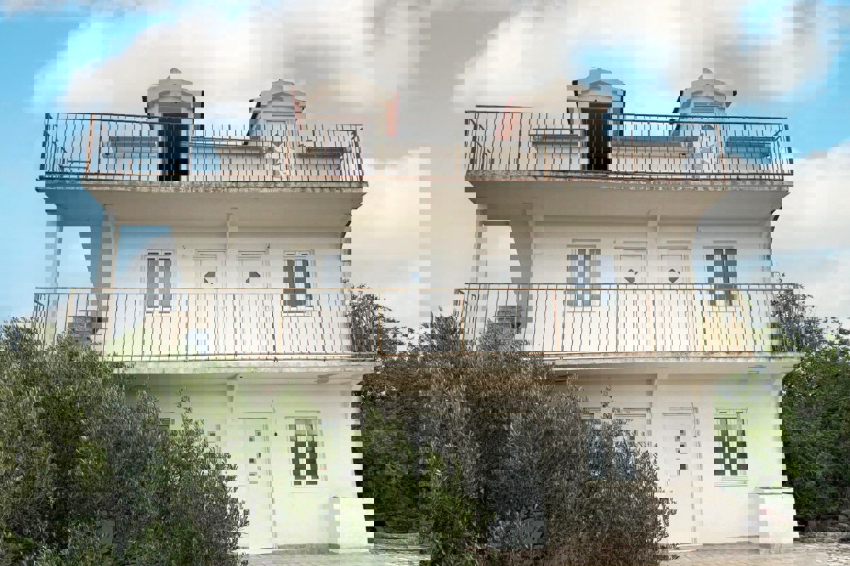 Casa da ristrutturare con vista mare