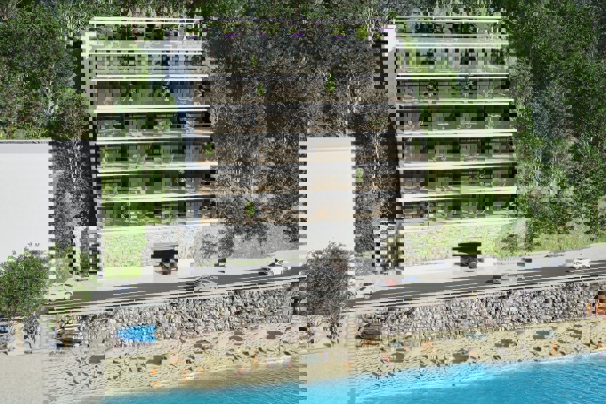 Esclusivi appartamenti con una camera da letto in prima fila al mare