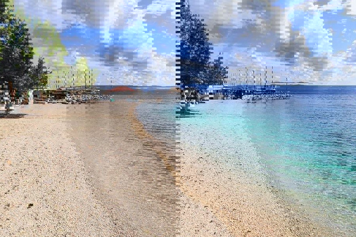 Esclusivi appartamenti con una camera da letto in prima fila al mare