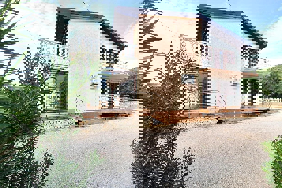 Casa indipendente con piscina vicino al mare