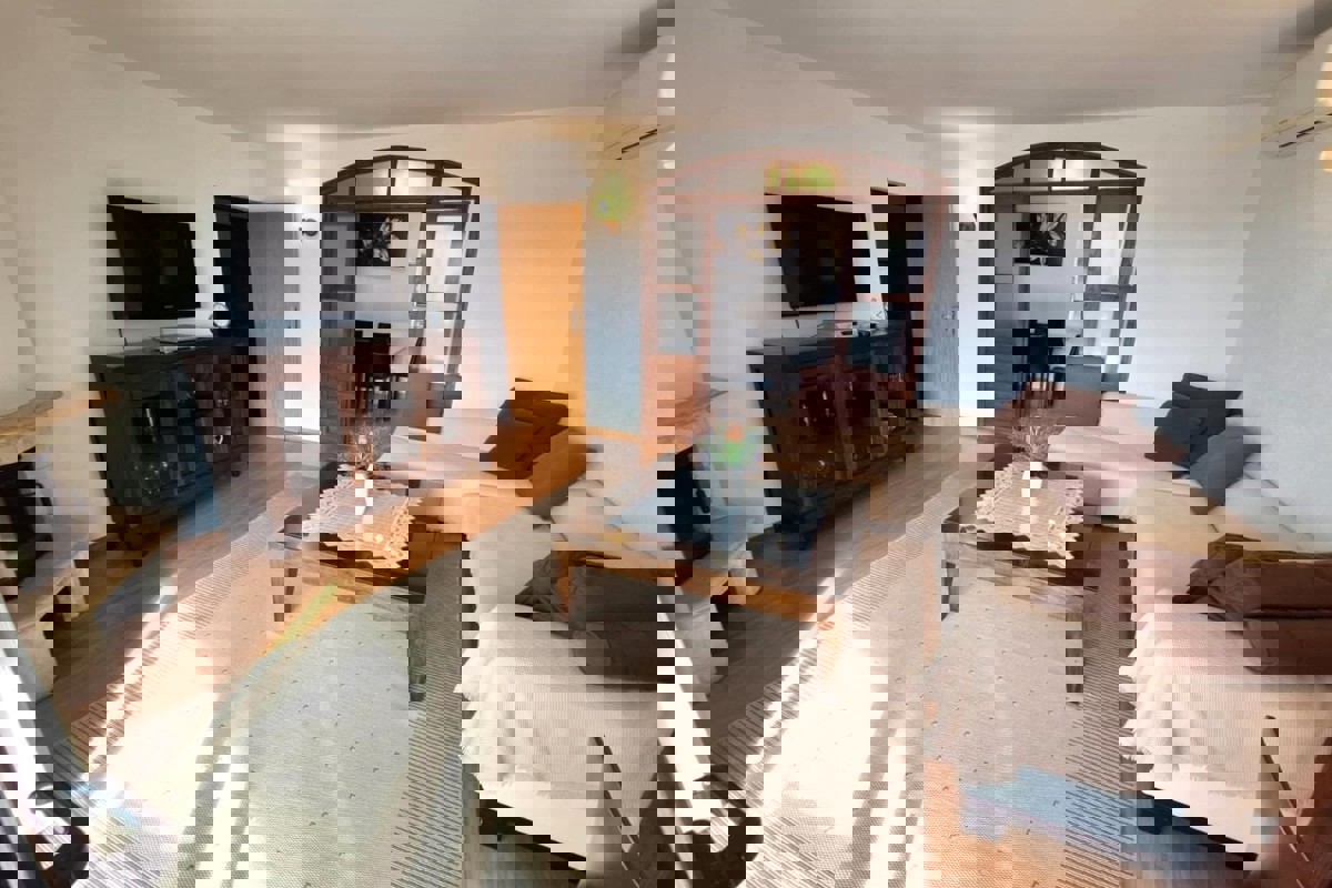 Casa indipendente con piscina vicino al mare