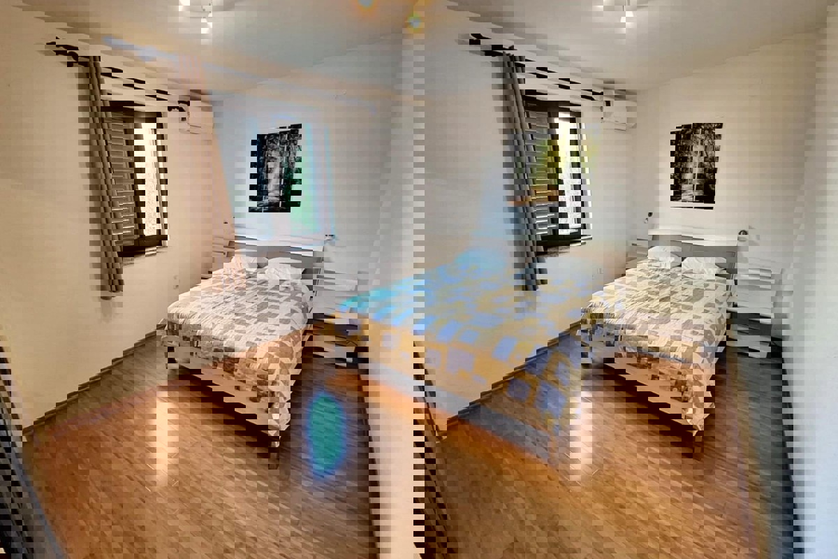 Casa indipendente con piscina vicino al mare