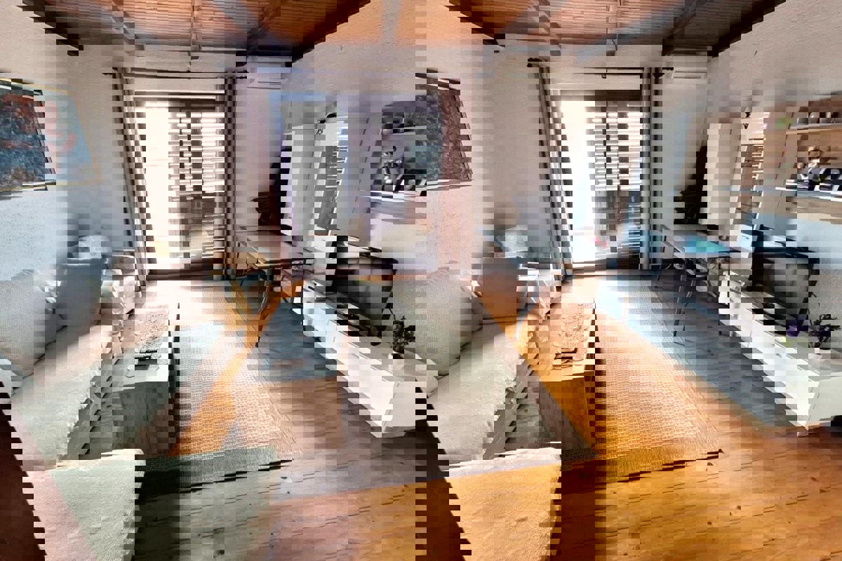 Casa indipendente con piscina vicino al mare