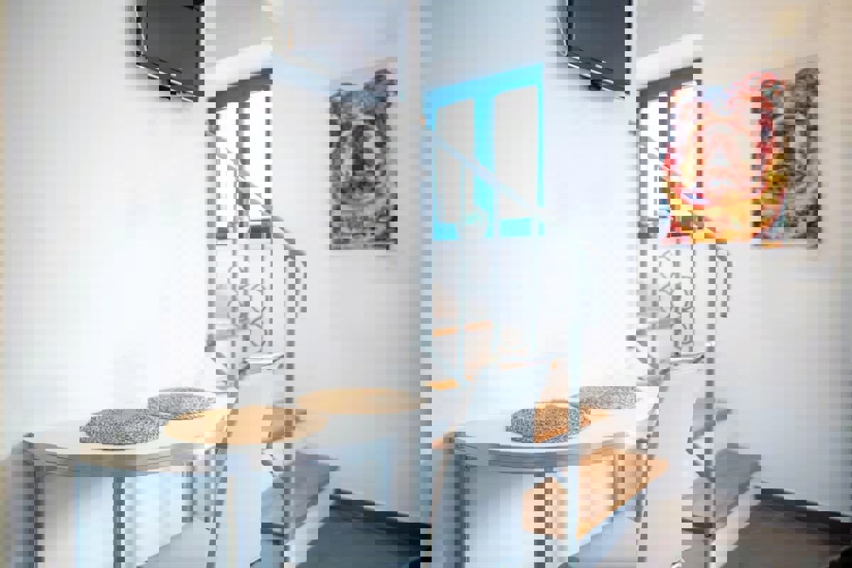 Casa in pietra in posizione pittoresca - vicino al mare