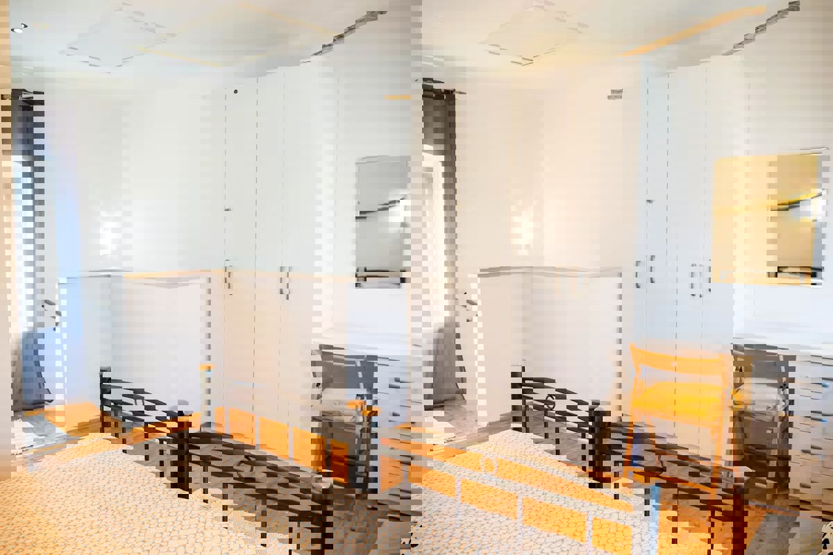 Casa in pietra in posizione pittoresca - vicino al mare