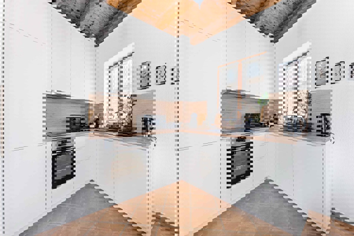 Villa in pietra con piscina riscaldata