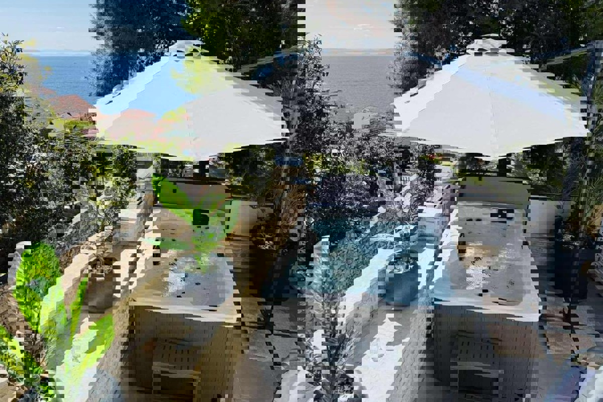 Palazzina con vista mare aperta