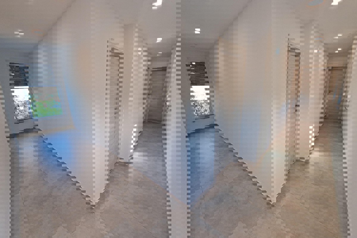 Attico con vista mare e piscina