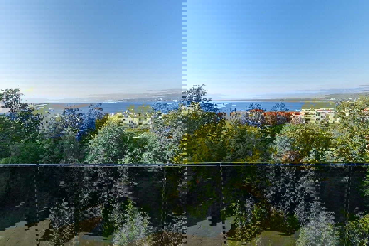 Attico con vista mare e piscina