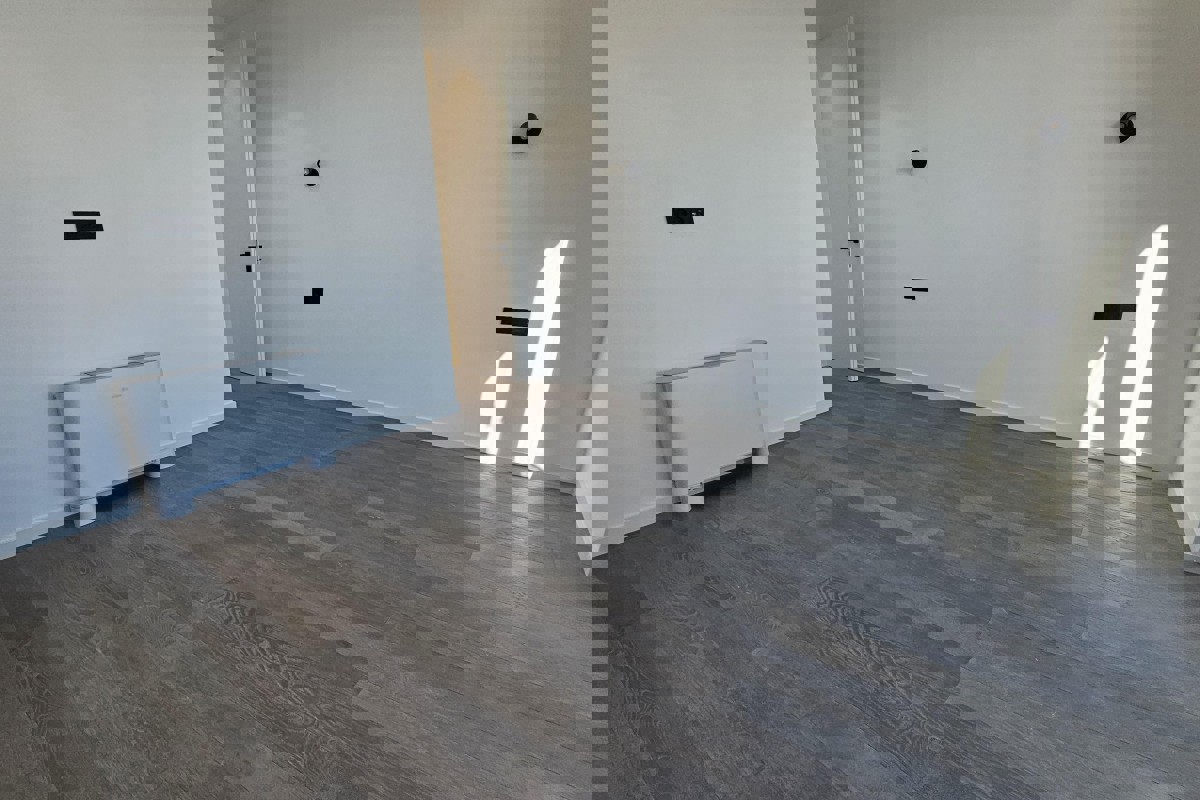 Attico con terrazza panoramica e piscina