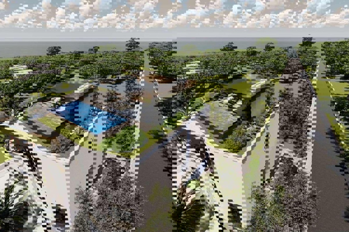 Attico con terrazza panoramica e piscina