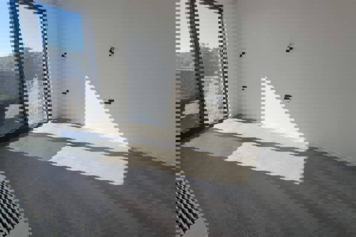 Attico con terrazza panoramica e piscina