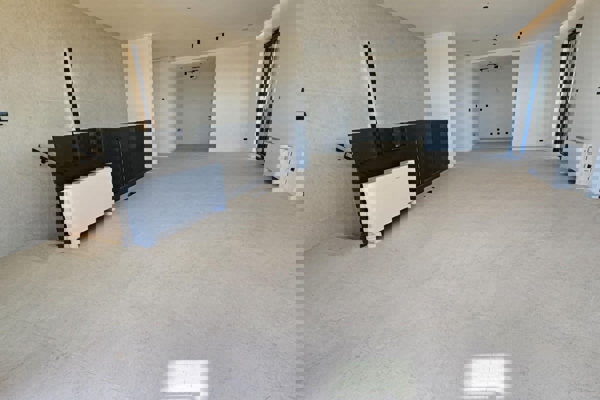 Attico con terrazza panoramica e piscina