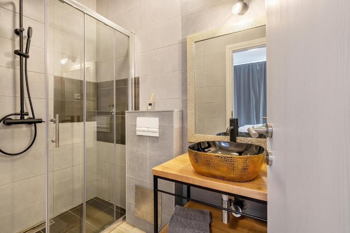 Casa moderna indipendente con piscina vicino alla città di Krk